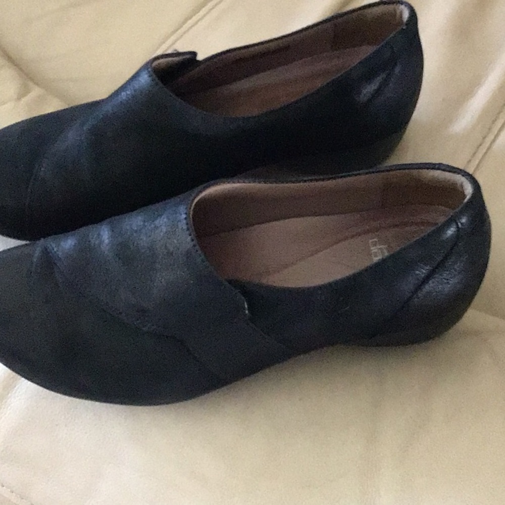 Dansko shoes size 39 (8.5-9)